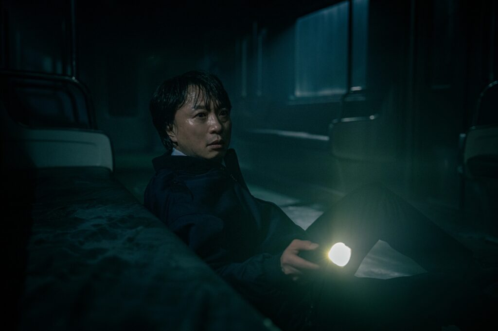 經典電玩《真人快打II》再戰大銀幕!釜山電影節口碑爆棚,《地嚇鐵》正式預告驚悚上線 4 04