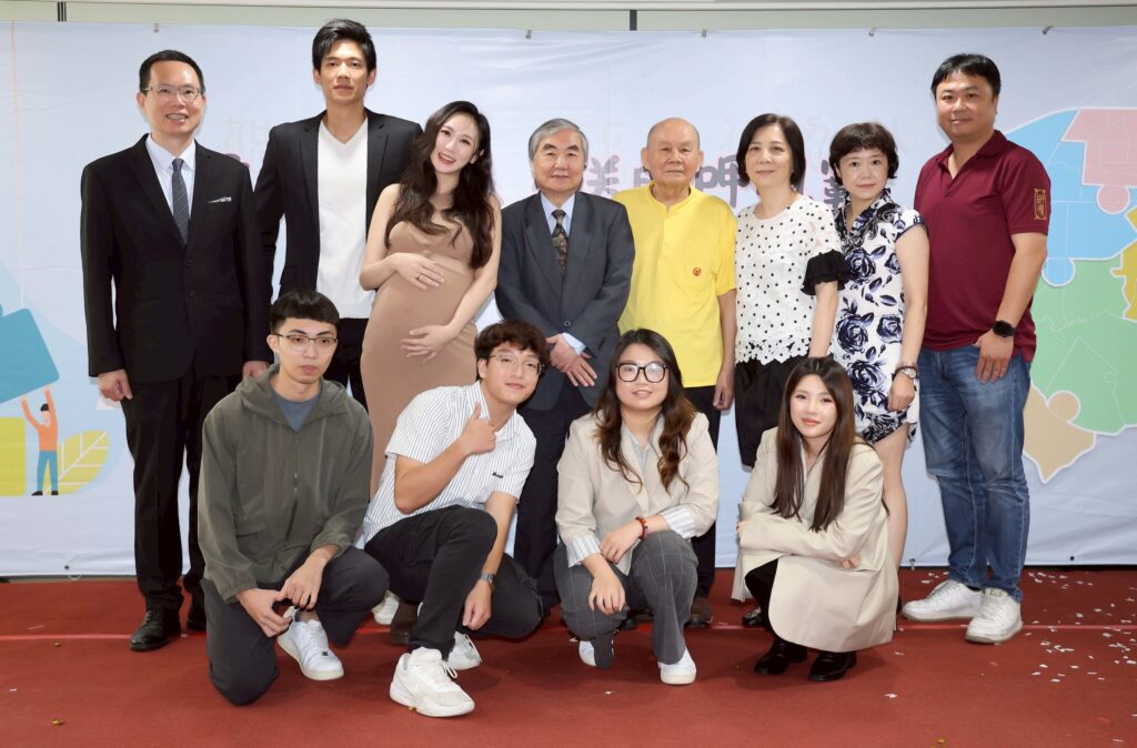 推動在地長照再升級「信義老人服務中心28週年慶」紅心字會展現送餐系統成果 2 「信義老人服務暨日照中心」舉辦歡慶28週年活動,場面熱鬧溫馨。圖紅心字會 提供1